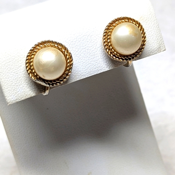 Vintage Crown Trifari Gold and Pearl Clip-On Earrings - Picture 1 of 6